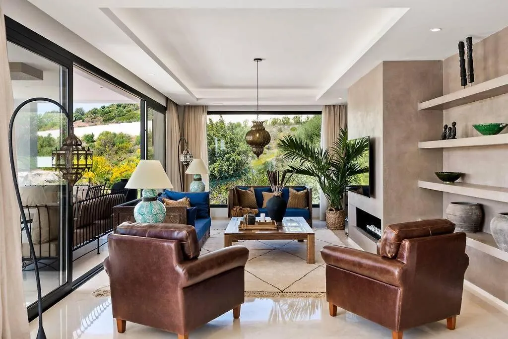 Villa V - Chic 6-Bedroom Villa In Los Olivos, Marbella