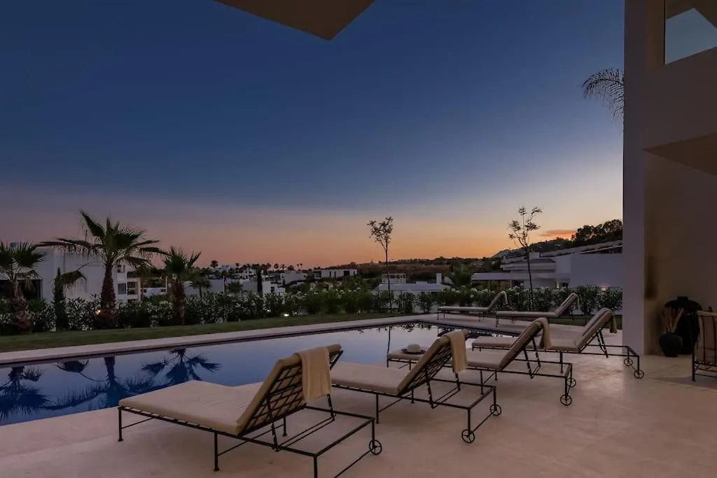 Villa V - Chic 6-Bedroom Villa In Los Olivos, Marbella