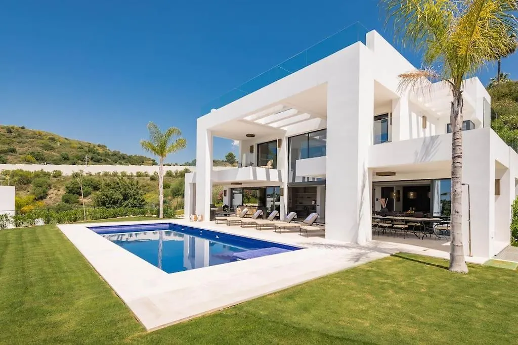 Villa V - Chic 6-Bedroom Villa In Los Olivos, 마르베야