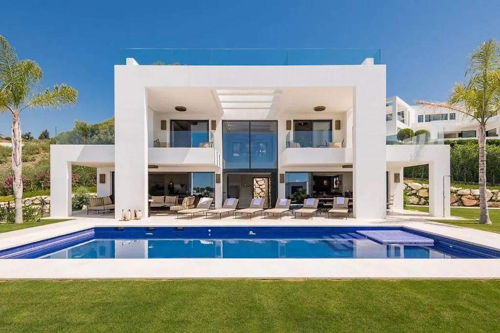 Villa V - Chic 6-Bedroom Villa In Los Olivos, Marbella