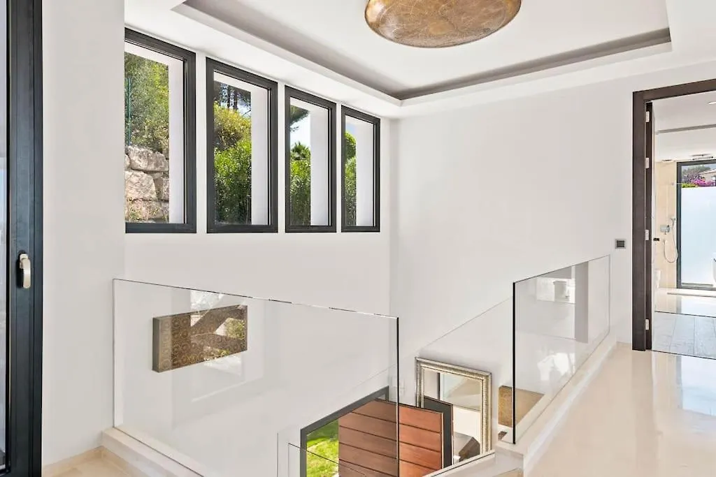 Villa V - Chic 6-Bedroom Villa In Los Olivos, Marbella