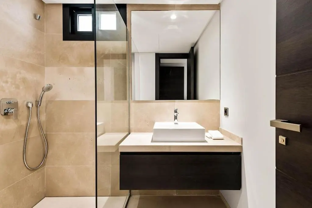 Villa V - Chic 6-Bedroom Villa In Los Olivos, 마르베야